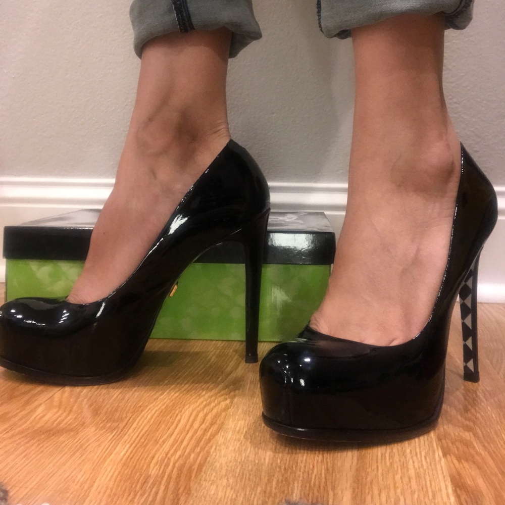 Pour La Victoire Shiny Black Platform Heels